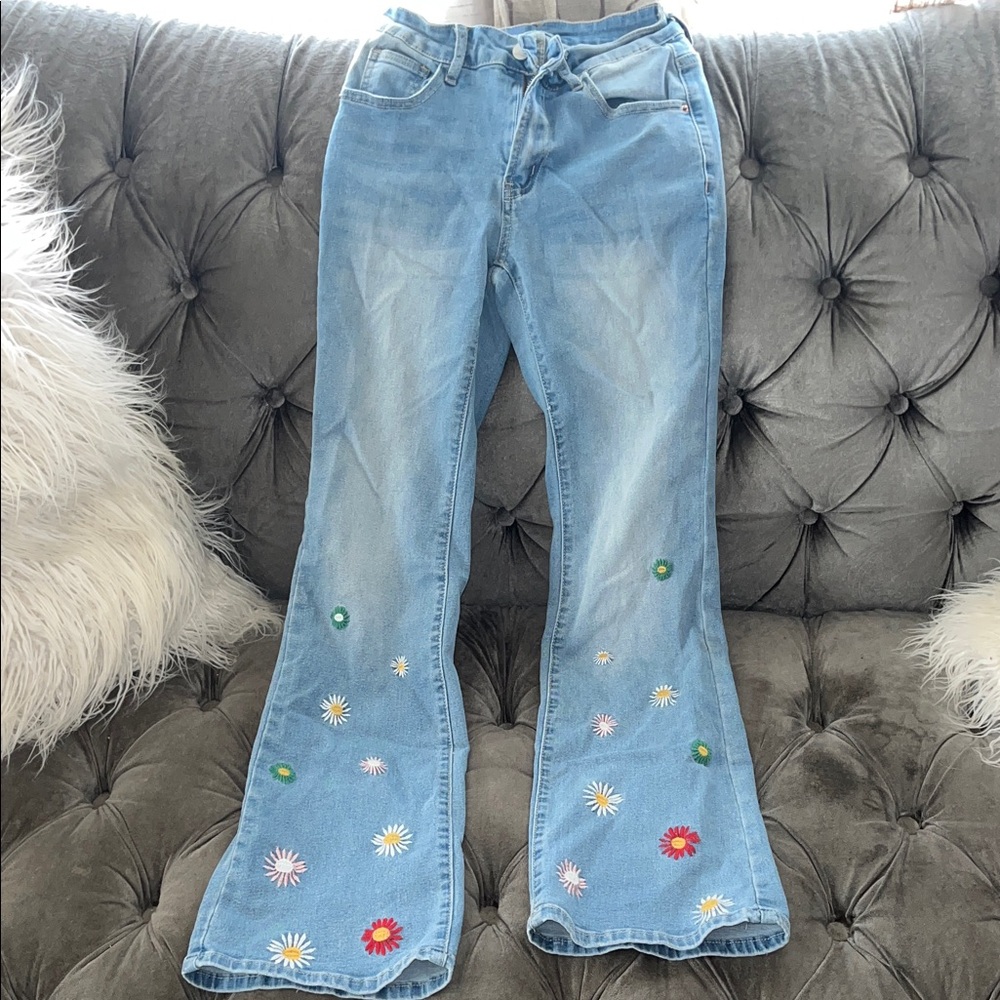 SHEIN Light Blue Floral Embroidered Jeans